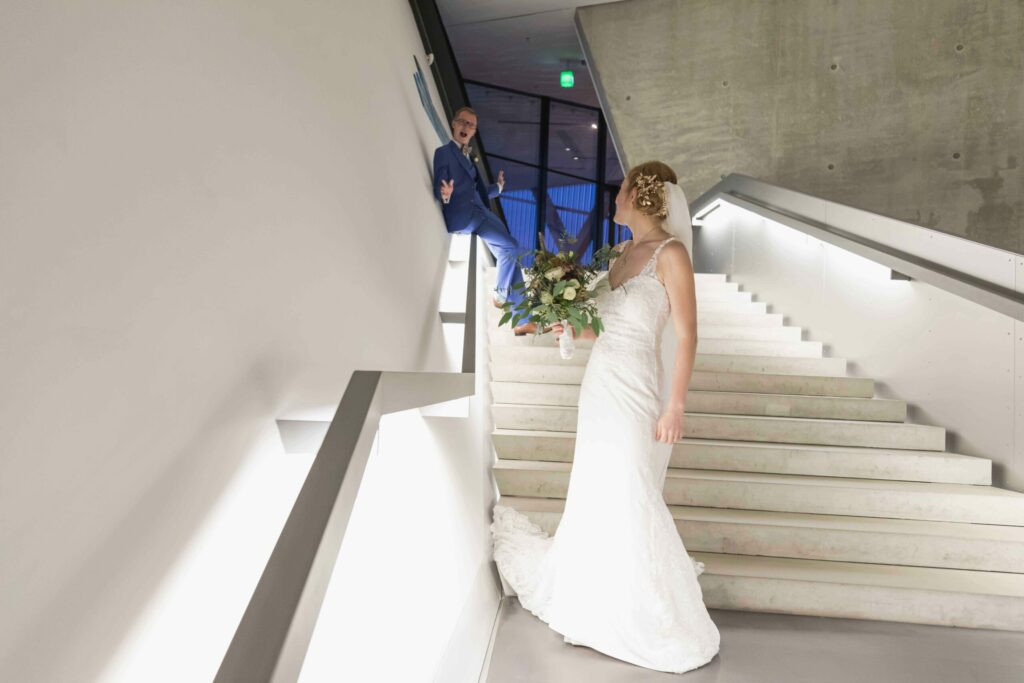 Fotoshooting des Brautpaares im militärhistorischen Museum in Dresden