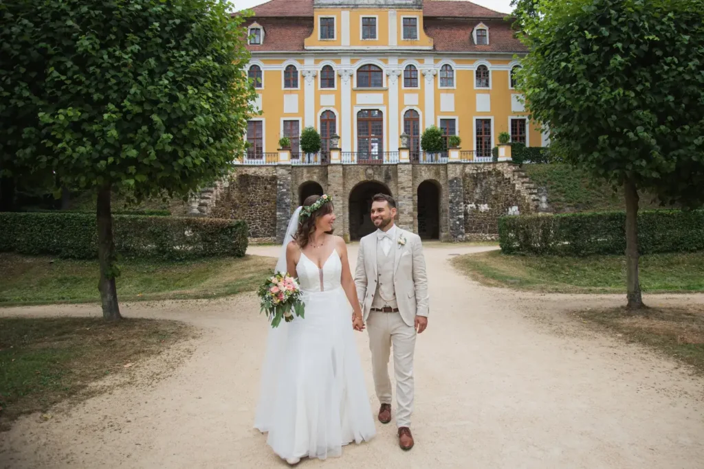 Barockschloss Neschwitz bei Bautzen mit dem Brautpaar