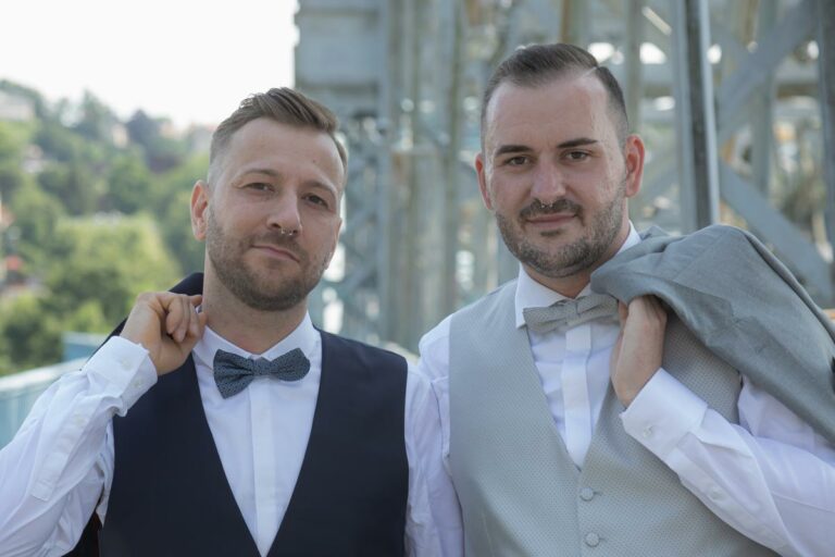 gleichgeschlechtliches Ehepaar fotografiert zur hochzeit in pirna