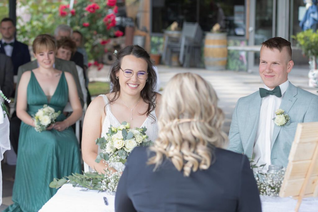 glückliches Brautpaar freie Trauung Meissen