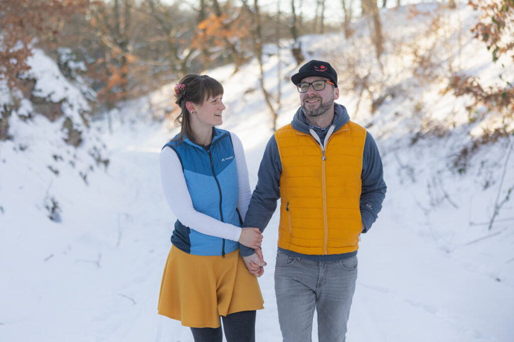 Spazieren gehen im Winter eines Paares - Fotoshooting Winter Dresden